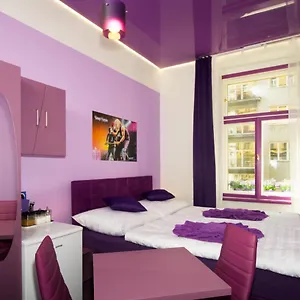 Colours - Your 7 Colour Experience In Centre Of , Prag Çek Cumhuriyeti
